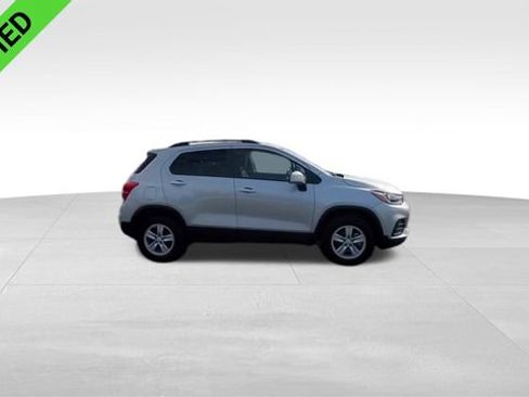 Used 2022 Chevrolet Trax LT w/ LT Convenience Package image 10