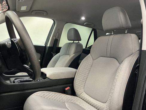 Used 2023 Honda Pilot LX image 9