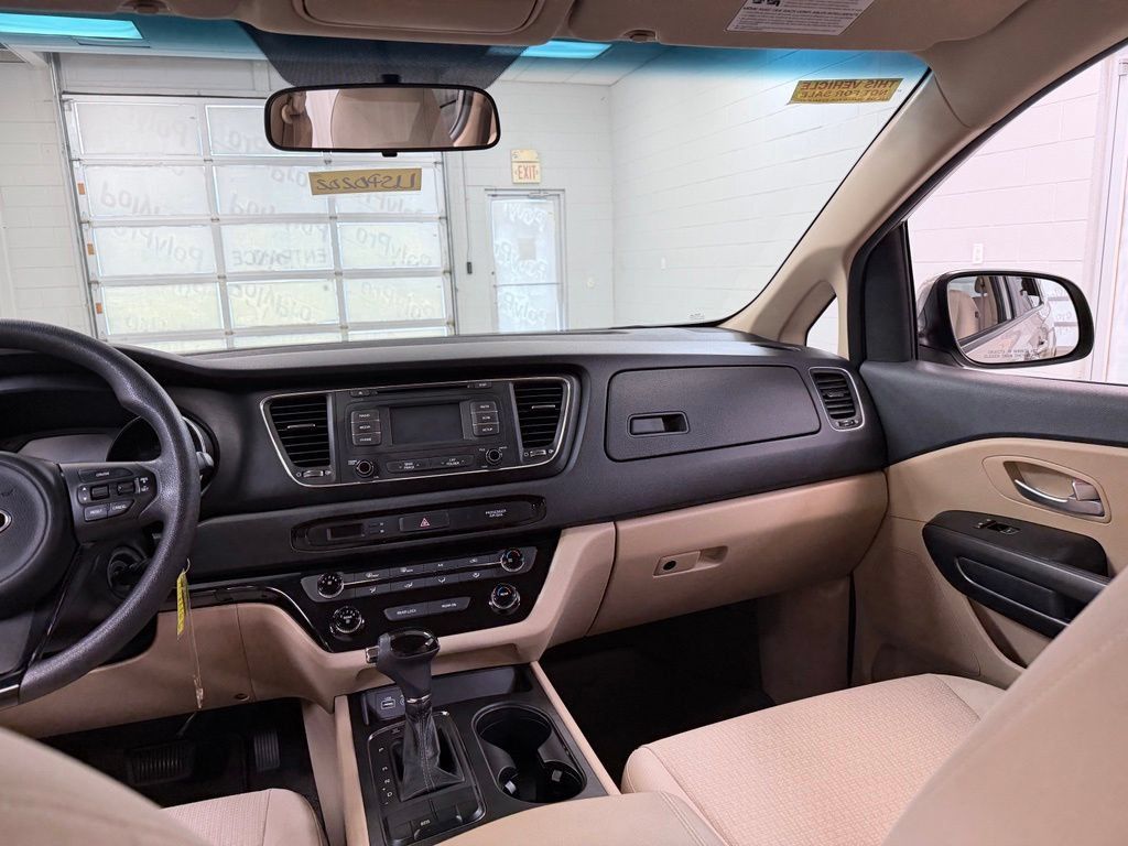 Used 2017 Kia Sedona LX FWD image 27