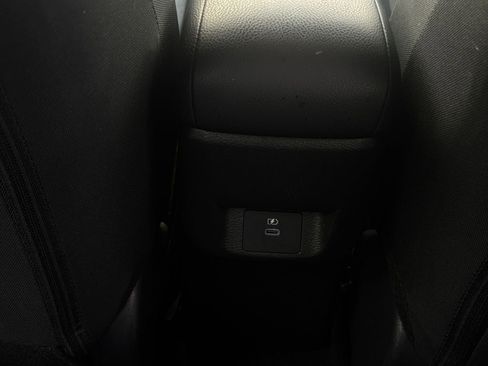 Used 2025 Nissan Versa SV image 28