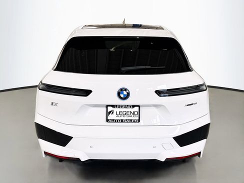 Used 2023 BMW iX xDrive50 w/ Sport Package AWD/4WD image 8