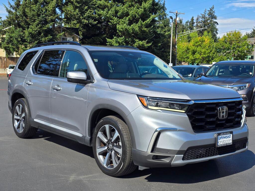 Certified 2025 Honda Pilot Touring image 9