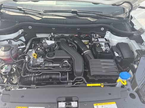 New 2026 Volkswagen Taos SE AWD/4WD image 17