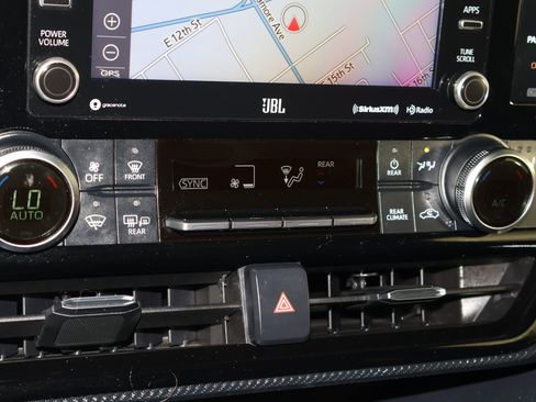 Used 2021 Toyota Highlander XSE image 30