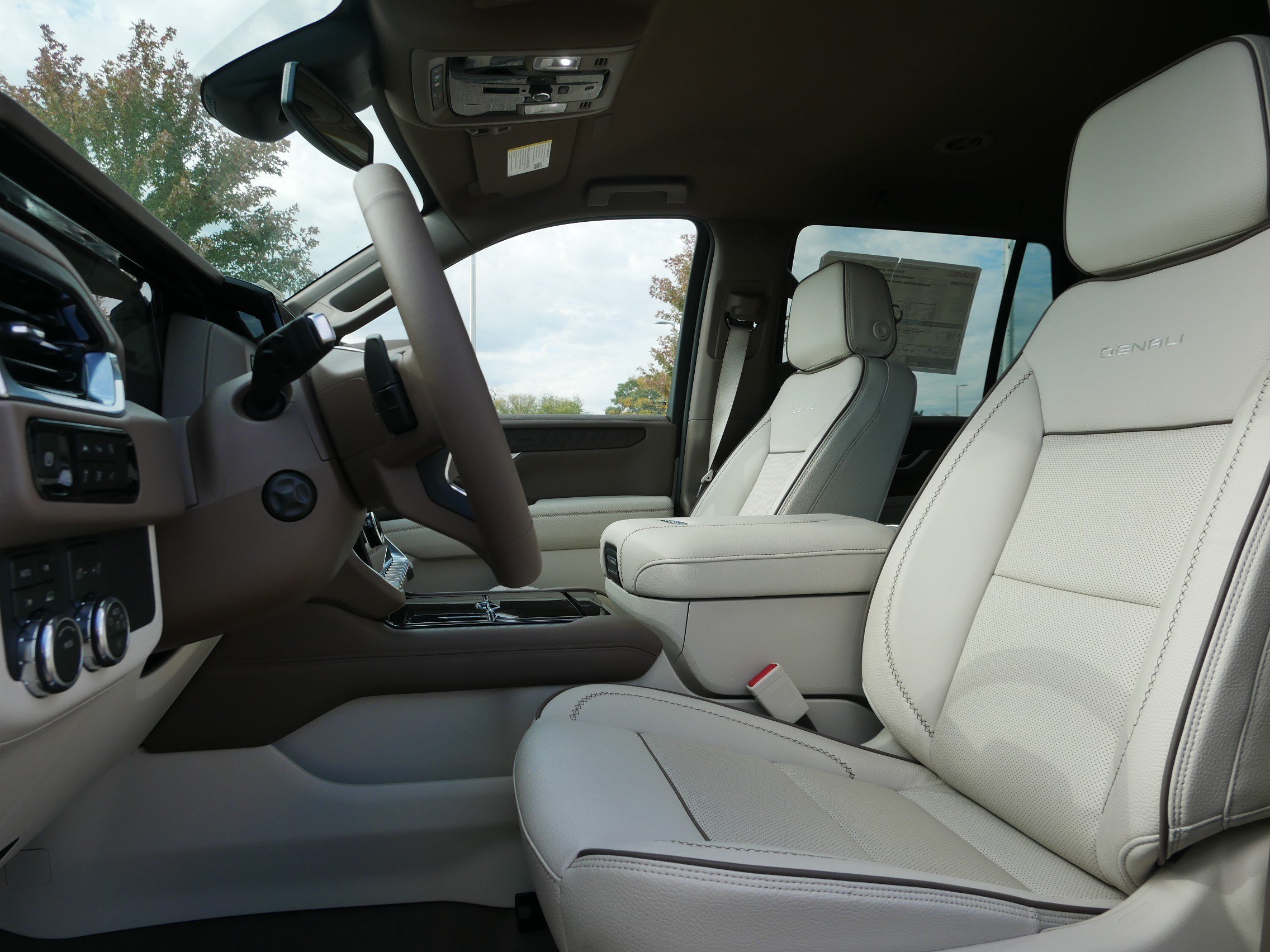 New 2026 GMC Yukon Denali AWD/4WD image 4