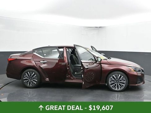 Used 2024 Nissan Altima 2.5 SV image 59