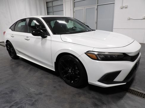 Used 2022 Honda Civic Sport image 2