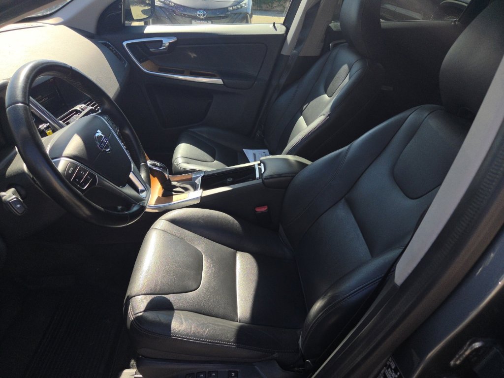 Used 2017 Volvo XC60 T5 Inscription w/ Preferred Option Package FWD image 10