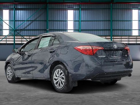 Used 2018 Toyota Corolla LE image 3