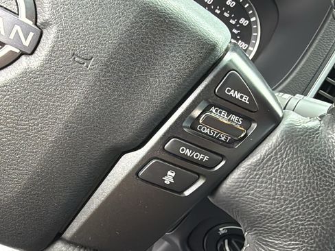 Used 2022 Nissan Frontier SV AWD/4WD image 11