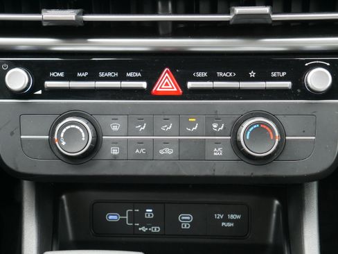 Used 2025 Hyundai Santa Cruz SE image 18