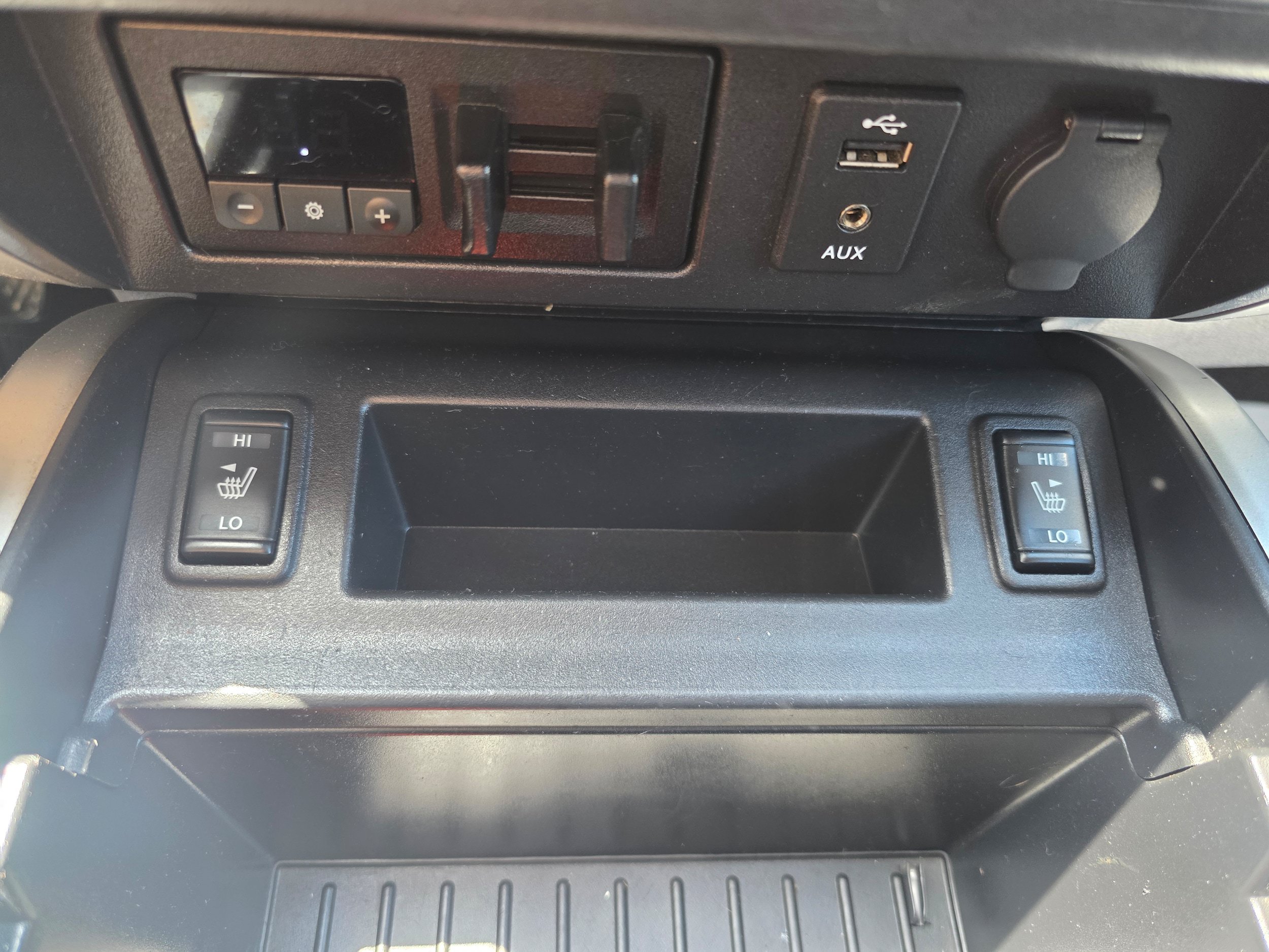 Used 2016 Nissan Titan SV AWD/4WD image 14