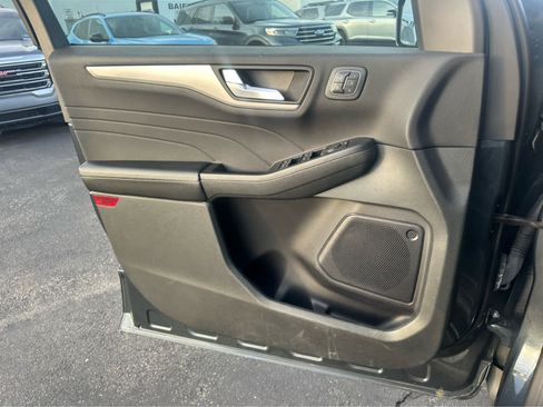 Used 2022 Ford Escape Titanium w/ Class II Trailer Tow Package image 19