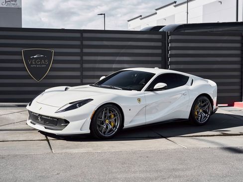 Used 2019 Ferrari 812 Superfast image 5