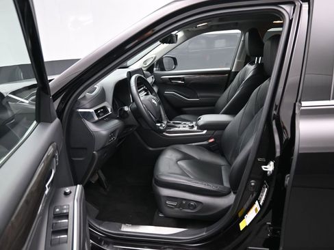 Used 2020 Toyota Highlander Platinum image 9