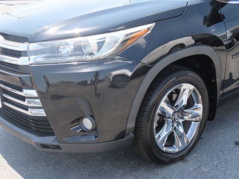 Used 2018 Toyota Highlander Limited Platinum AWD/4WD image 3