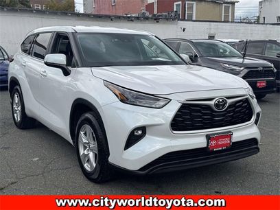 Used 2023 Toyota Highlander LE