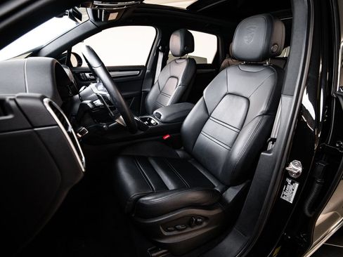 Certified 2023 Porsche Cayenne Platinum Edition AWD/4WD image 5