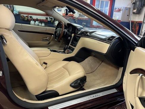 Used 2011 Maserati GranTurismo S RWD image 11