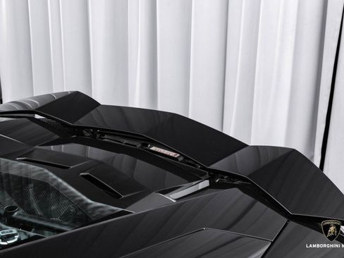 Used 2018 Lamborghini Aventador S image 20