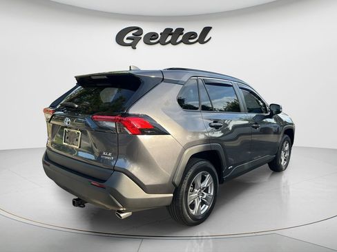 Used 2022 Toyota RAV4 XLE w/ Convenience Package AWD/4WD image 5