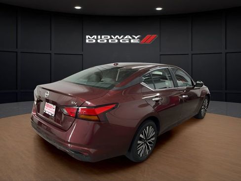 Used 2024 Nissan Altima 2.5 SV image 4