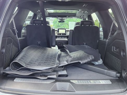 Used 2023 Chevrolet Tahoe Premier AWD/4WD image 13