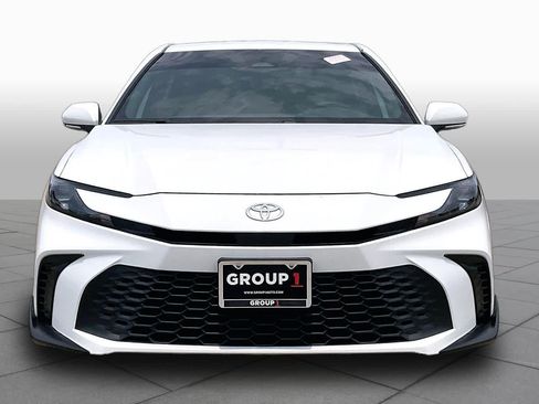 Used 2025 Toyota Camry SE FWD image 4