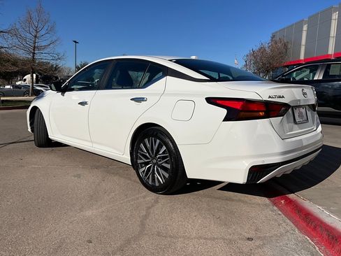 Used 2025 Nissan Altima 2.5 SV image 8