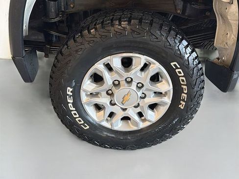 Used 2021 Chevrolet Silverado 3500 LT image 24