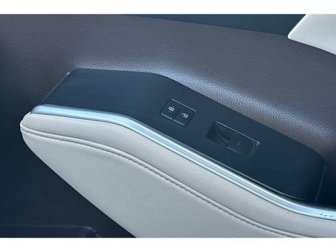 Used 2022 Toyota Highlander XLE image 23