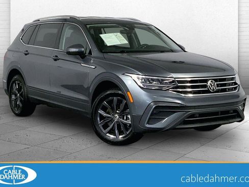 Used 2024 Volkswagen Tiguan SE FWD image 1