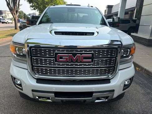 Used 2019 GMC Sierra 2500 Denali w/ Duramax Plus Package AWD/4WD image 11