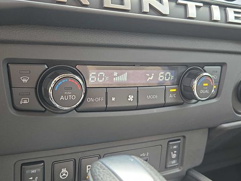 Used 2025 Nissan Frontier SV w/ SV Convenience Package AWD/4WD image 15