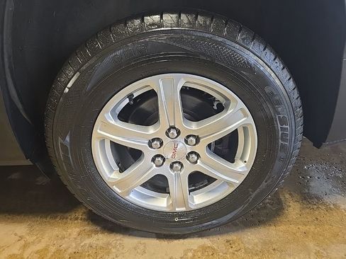 Used 2018 GMC Acadia SLE image 41