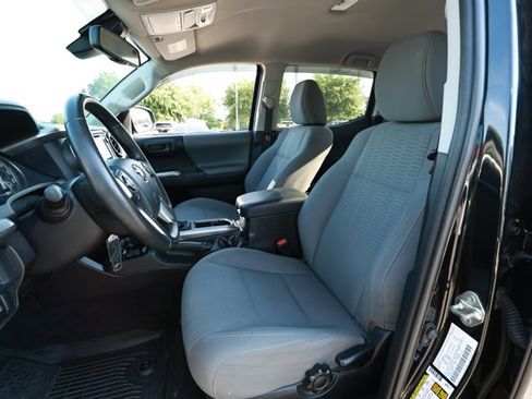 Used 2018 Toyota Tacoma SR5 RWD image 21