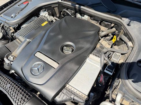 Used 2017 Mercedes-Benz E 300 4MATIC image 87