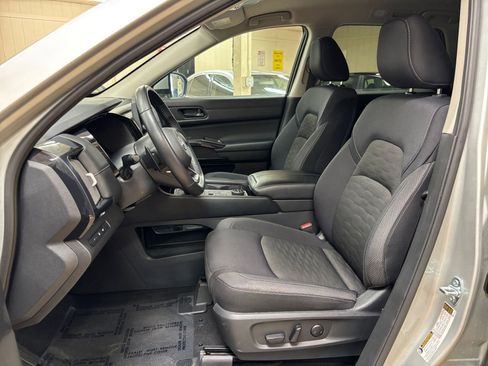 Used 2025 Nissan Pathfinder SV AWD/4WD image 29