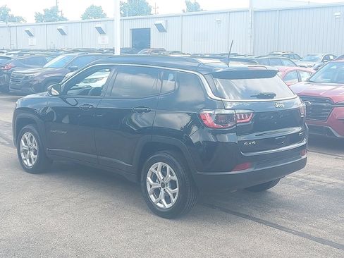 Used 2025 Jeep Compass Latitude AWD/4WD image 5
