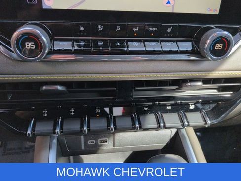 Certified 2024 Chevrolet Colorado ZR2 w/ Technology Package AWD/4WD image 19