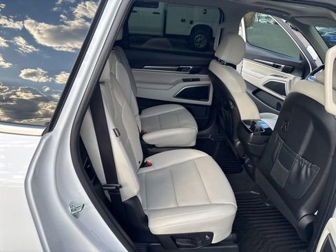 Used 2025 Kia Telluride S AWD/4WD image 34