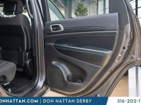Used 2021 Jeep Grand Cherokee Laredo AWD/4WD image 22