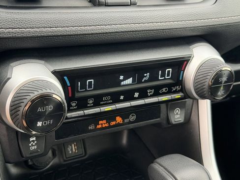 Used 2025 Toyota RAV4 XLE FWD image 20