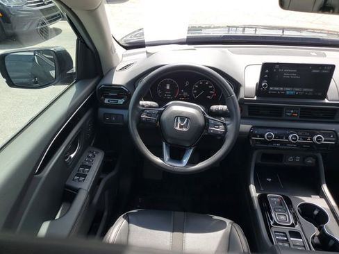 Used 2025 Honda Pilot Touring image 18
