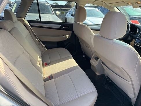 Used 2019 Subaru Outback 2.5i Premium AWD/4WD image 5