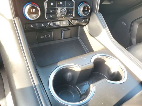 Used 2022 Chevrolet Suburban Z71 w/ Luxury Package AWD/4WD image 22