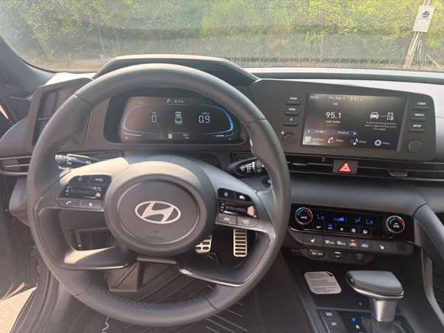 New 2026 Hyundai Elantra SEL Sport FWD image 11