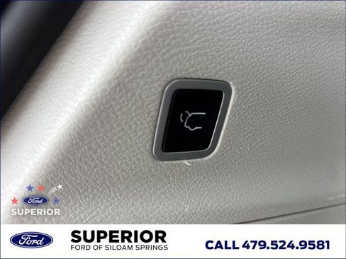 Used 2024 Chrysler Pacifica Touring-L FWD image 9