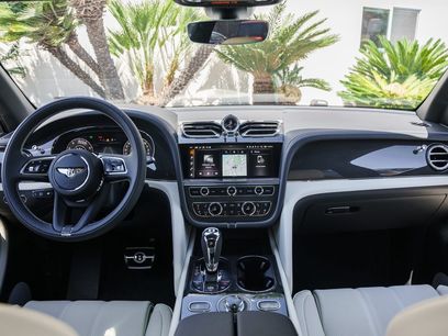 Used 2025 Bentley Bentayga Extended Wheelbase