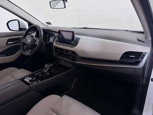 Certified 2025 Nissan Rogue SV AWD/4WD image 24